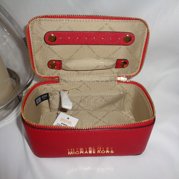 MICHAEL KORS GIFTABLES MED TOP HANDLE JEWELRY CASE - Picture 4 of 6